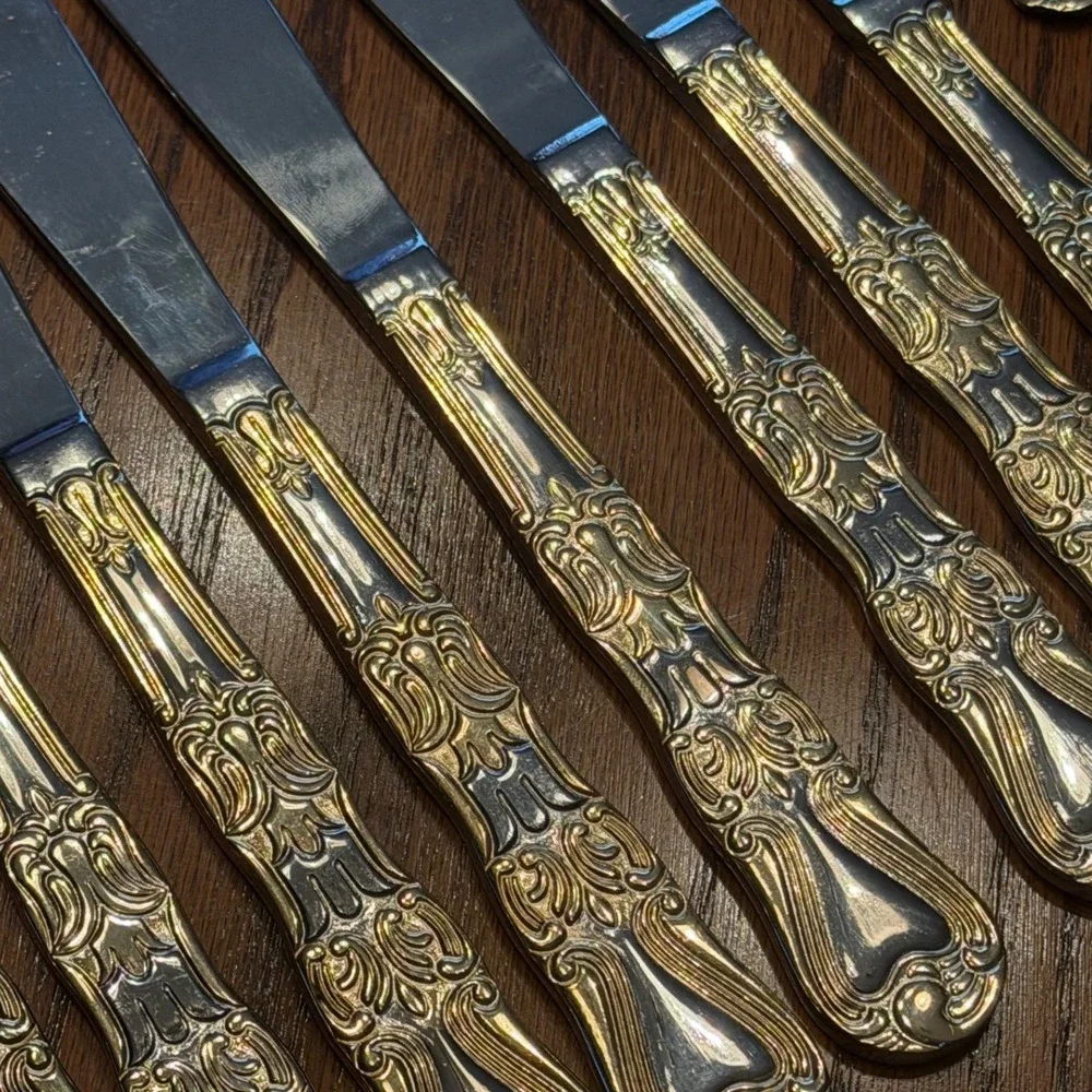 Churchill Accented Stainless Flatware Set 44 Piece Scroll Filigree Silverware